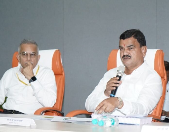 Pne_DIO_DCM-News-Fold_Krushi-Vibhag-Yojna-Mahiti-mantri-Shetkrya-paryant-Phochwa-News-Photo_-Krushi-Mantri-Dattatrya-Bharne_-dt.22-Aug.-2025-2