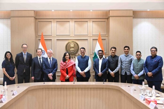 कॅनडा-सरकारच्या-शिष्टमंडळाने-मुख्यमंत्र्यांची-घेतली-भेट-1-1536x1024