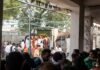 निसर्गाचं संकट, उडलेला मांडव अन् हातात छत्री; नांदेडमध्ये वरुणराजाच्या साक्षीने पार पडलं ‘शुभमंगल सावधान’!
